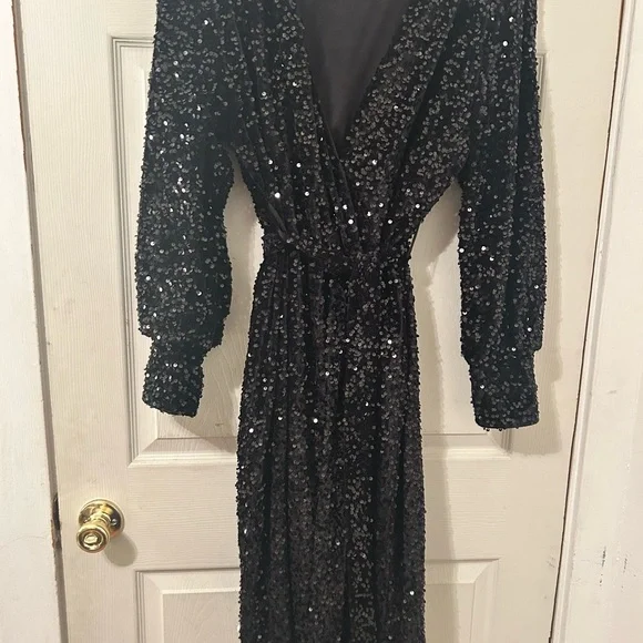 Boohoo Black Sequin Velvet Midi Wrap Dress - Picture 3 of 6